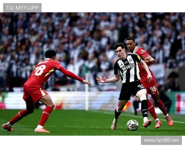 战术革新还是依赖核心？利物浦的争冠之路能否打破“老牌豪门”下滑危机