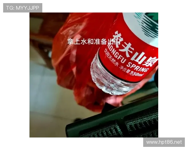 扎克拉文家的冰箱里居然塞满了能量饮料，训练完直接干掉一整瓶？