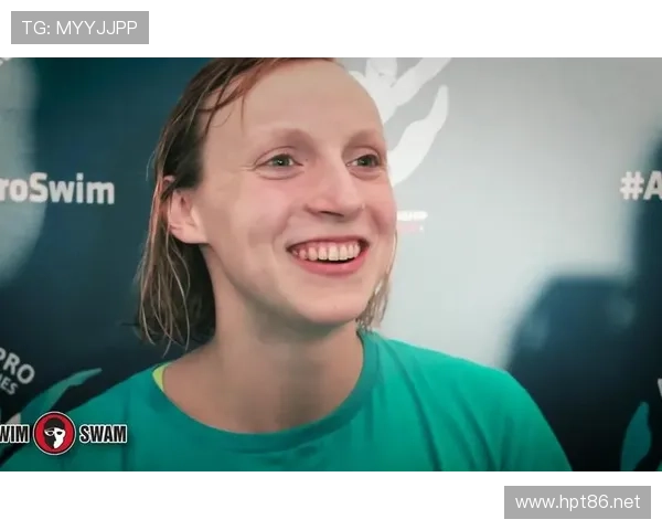 凯蒂·莱德基训练完吃掉一整只烤鸡，教练说她每天喝的蛋白粉够开健身房